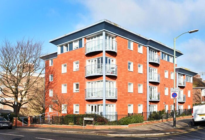 2 Bedroom Apartment To Rent In Lansdowne Court, BN3