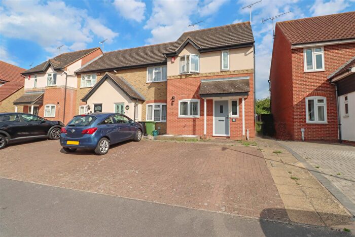 2 Bedroom End Of Terrace House For Sale In Kingsley Meadows, Wickford, SS12