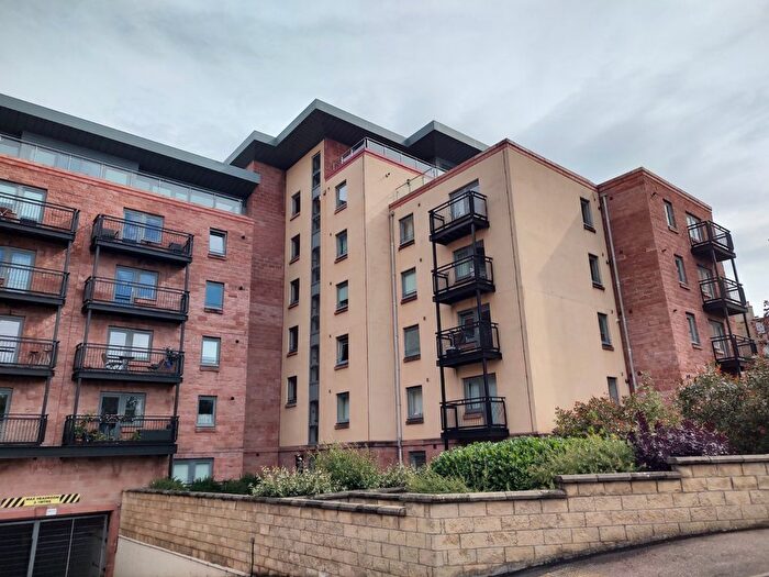 3 Bedroom Flat To Rent In Slateford Gait, Edinburgh, Midlothian, EH11