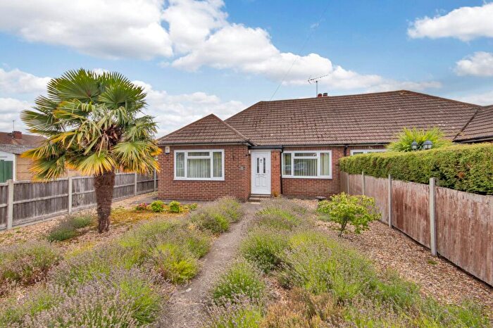 3 Bedroom Bungalow For Sale In Upper Avenue, Istead Rise, Gravesend, Kent, DA13