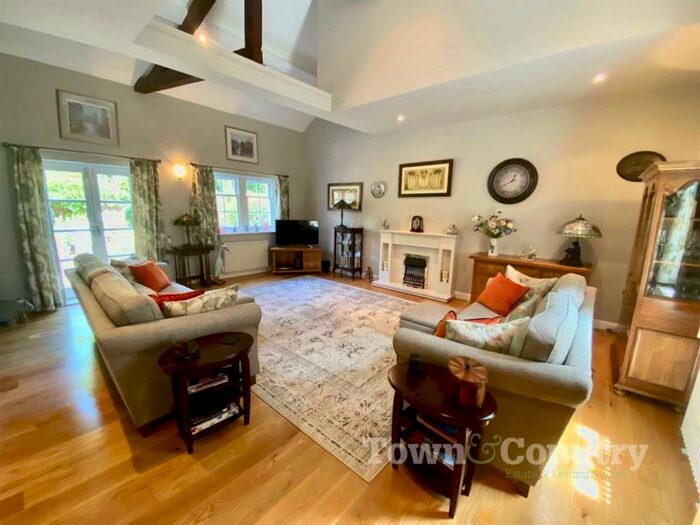 4 Bedroom SemiDetached House For Sale In Trevalyn Manor, Manor Lane