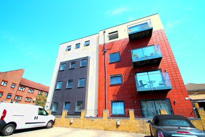 1 Bedroom Flat To Rent In Snakes Lane East, Woodford Green, IG8