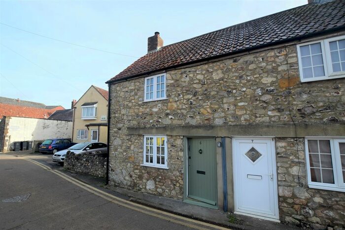 1 Bedroom Cottage To Rent In Bath Street, Chard, TA20