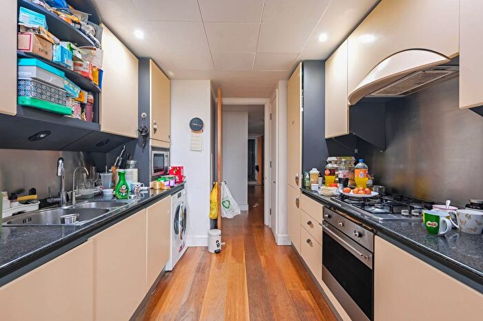 3 Bedroom Flat For Sale In Eaton House, Canary Wharf, London, E14
