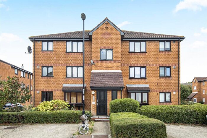 1 Bedroom Apartment To Rent In John Silkin Lane, London, SE8