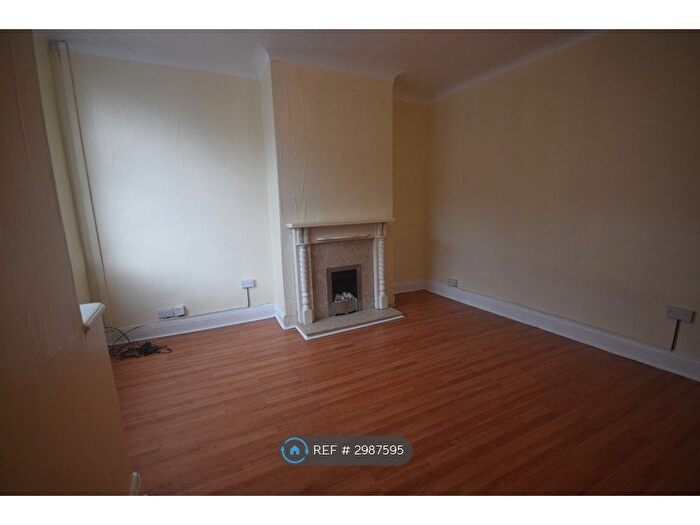 3 Bedroom Terraced House To Rent In Lilian St, Bradford, BD4