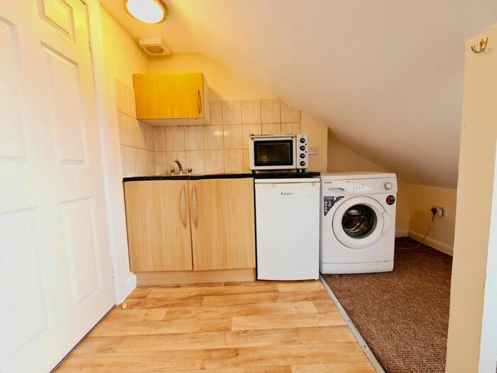 Studio To Rent In Wrythe Lane, Carshalton SM5