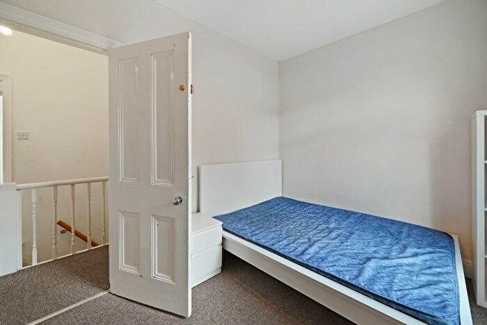 4 Bedroom Semi-Detached House To Rent In Neill Road, Sheffield, S11