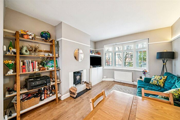 2 Bedroom Flat For Sale In Godley Road, SW18