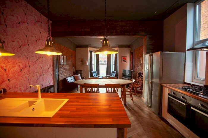 10 Bedroom Detached House To Rent In Victoria Road, Manchester, M14