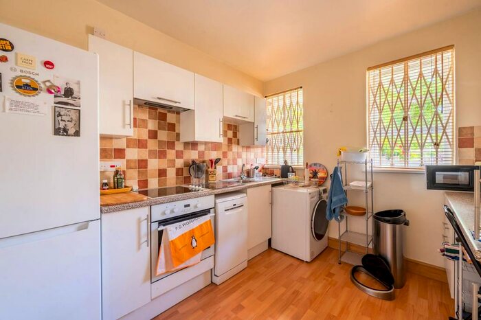 1 Bedroom Flat To Rent In White House, Battersea, London, SW11