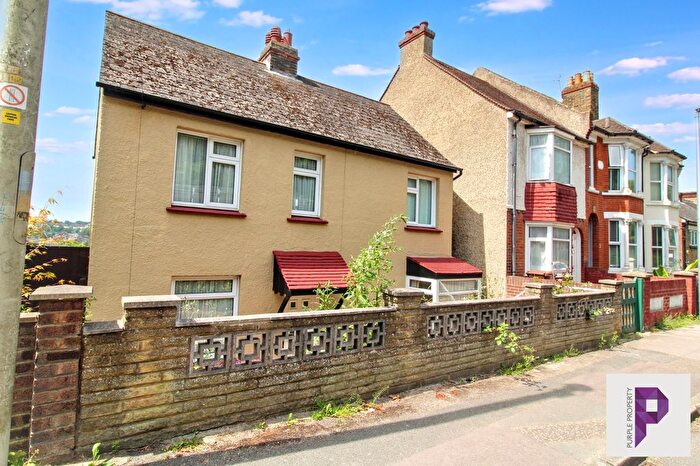 2 Bedroom Terraced House For Sale In Longhill Avenue, Chatham, ME5