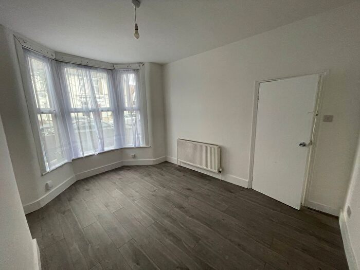 3 Bedroom End Terrace House To Rent In Osborne Road, Leyton, E10