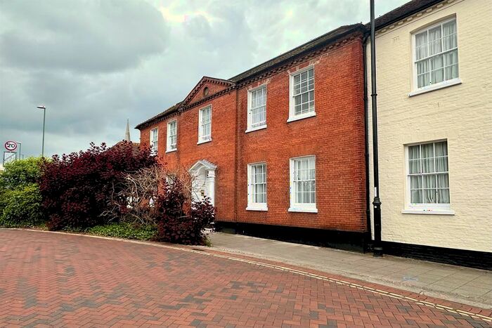 2 Bedroom Flat To Rent In D Georgian Priory, Westgate, Chichester, West Sussex, PO19