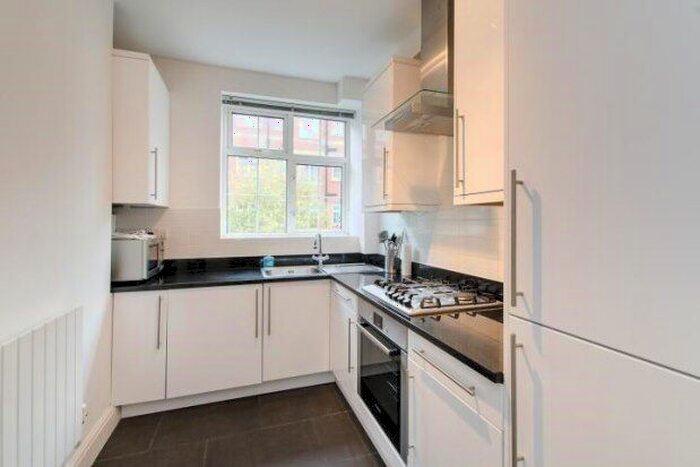 2 Bedroom Flat To Rent In Courthope House, London, SW8