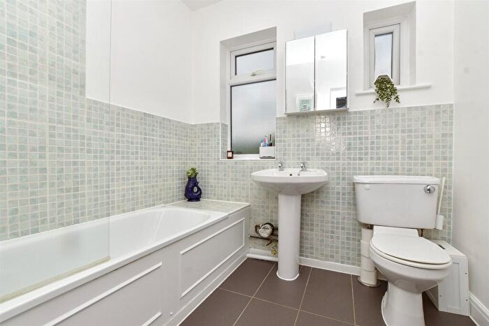 2 Bedroom Duplex For Sale In Wickham Road, Shirley, Croydon, Surrey, CR0