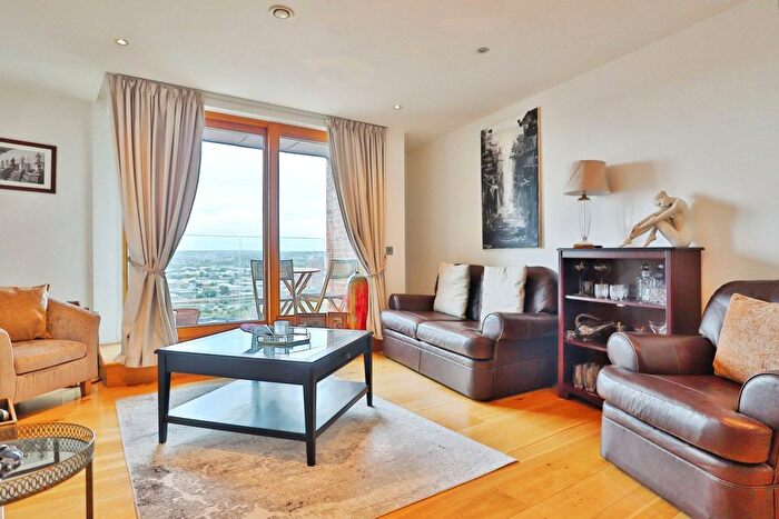 2 Bedroom Flat For Sale In Wharf Approach, Leeds, West Yorkshire, LS1