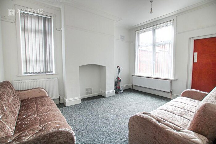 5 Bedroom End Of Terrace House To Rent In Wigan Road, Bolton, Greater Manchester, BL3