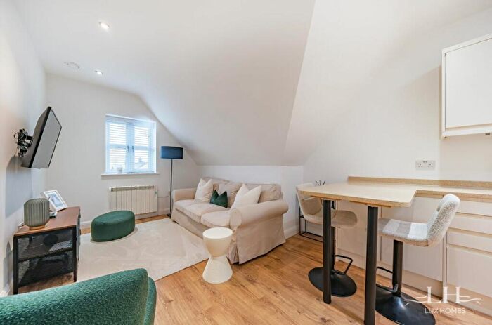 2 Bedroom Apartment For Sale In St James Court, West Horndon, CM13
