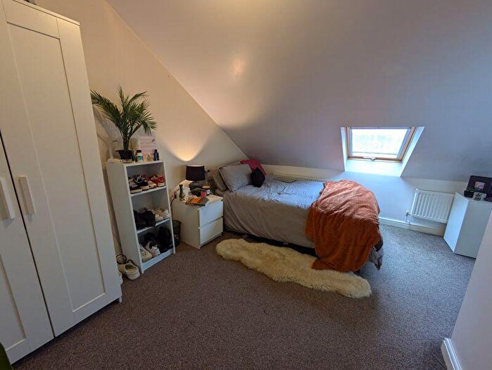 5 Bedroom Detached House To Rent In Cycle Road, Nottingham, NG7