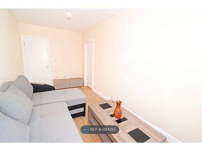 2 Bedroom Flat To Rent In Harrow Road, London, E11
