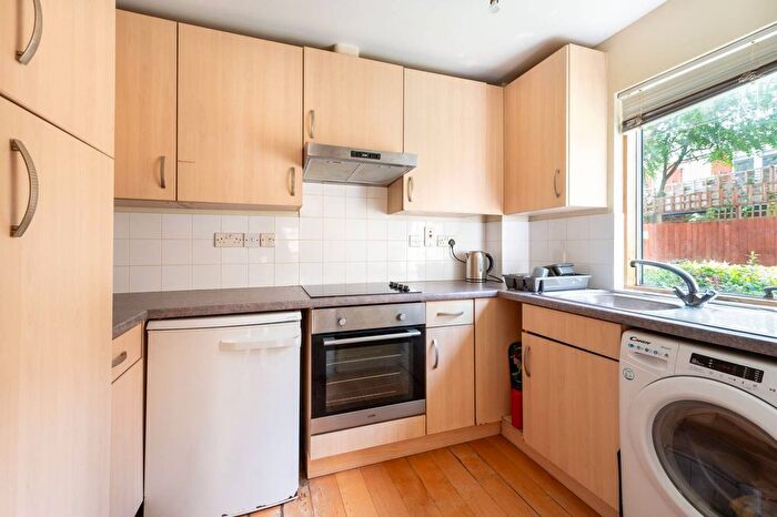 1 Bedroom Flat To Rent In Walm Lane., Willesden Green, London, NW2