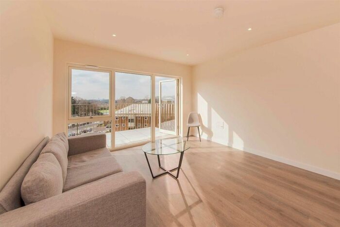 2 Bedroom Flat To Rent In Bittacy Hill, London, NW7