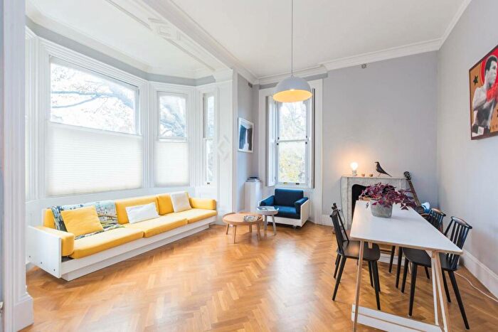 2 Bedroom Flat To Rent In Hazelville Road, Crouch End, London, N19