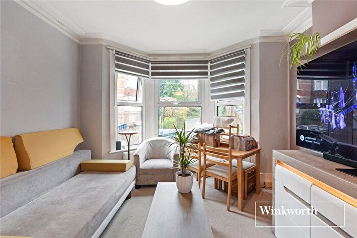 1 Bedroom Flat To Rent In Dollis Road, London, N3