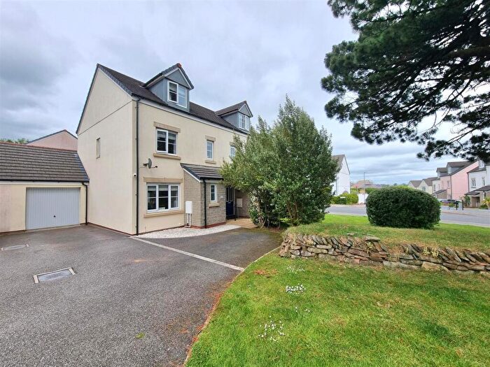4 Bedroom Semi-Detached House For Sale In Chestnut Drive, Launceston, PL15