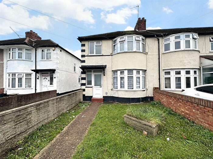 3 Bedroom Detached House To Rent In Bourne Avenue, Hayes, Middlesex, UB3