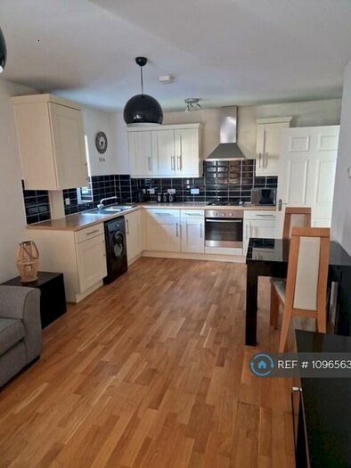 2 Bedroom Flat To Rent In Somerset Court, London Colney, AL2