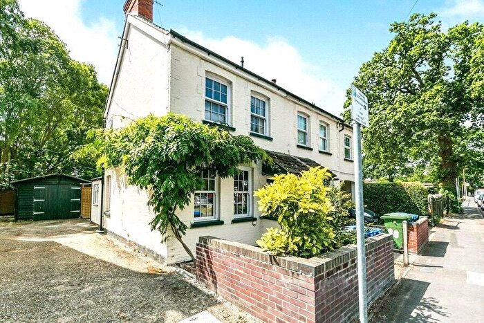2 Bedroom Semi-Detached House To Rent In Union Street, Farnborough, Hampshire, GU14