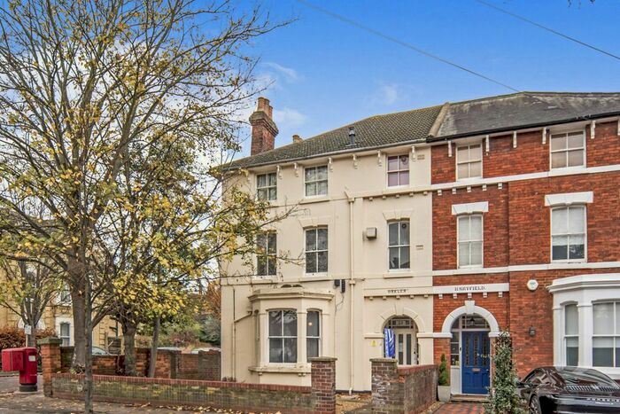 1 Bedroom Flat To Rent In Chaucer Road, Bedford, MK40