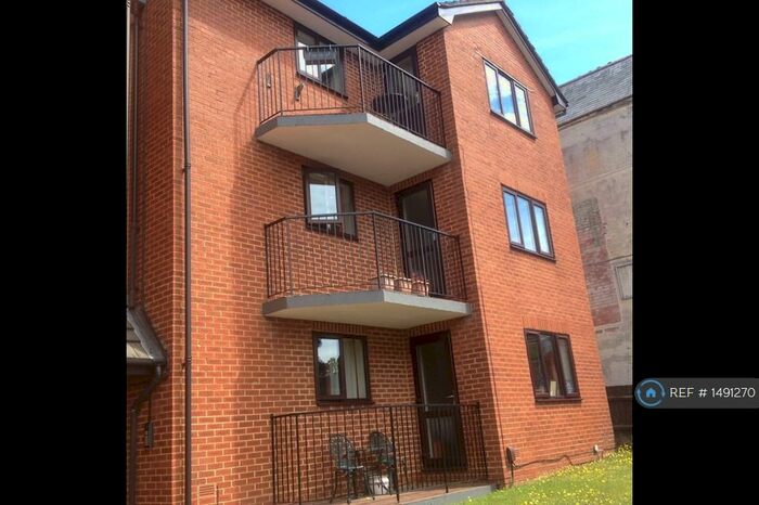 2 Bedroom Flat To Rent In Wentworth Drive, Broadstone, BH18