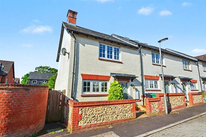 2 Bedroom End Of Terrace House For Sale In Abbotts Barton, SO23