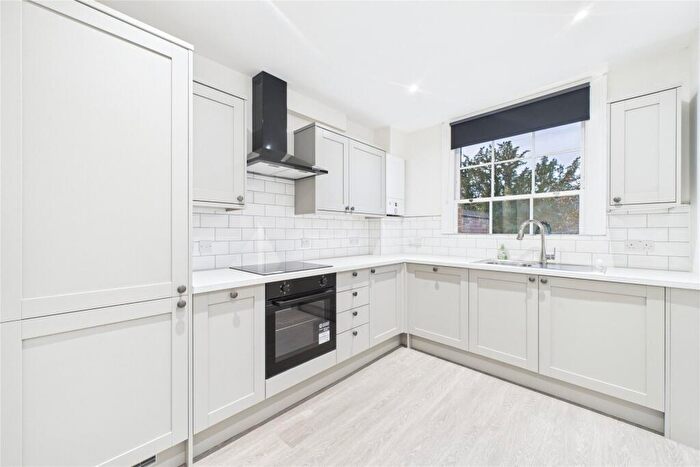 2 Bedroom Maisonette To Rent In High Street, Crowthorne, Berkshire, RG45