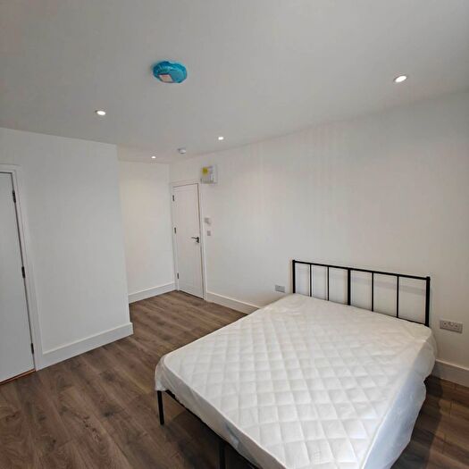 Studio To Rent In The Common, Ealing, W5