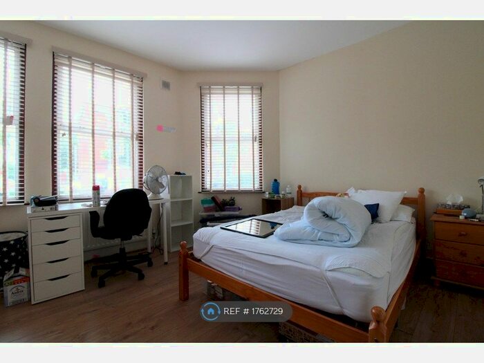 2 Bedroom Flat To Rent In London, London, SW17