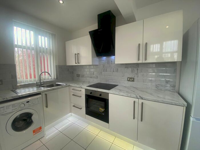 2 Bedroom Flat To Rent In Edge Grove, Liverpool, L7