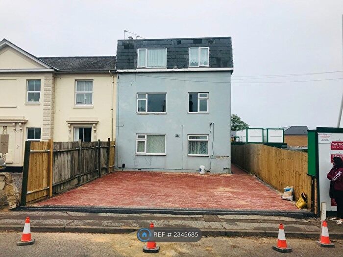 2 Bedroom Flat To Rent In Conifer Court, Southampton, SO15