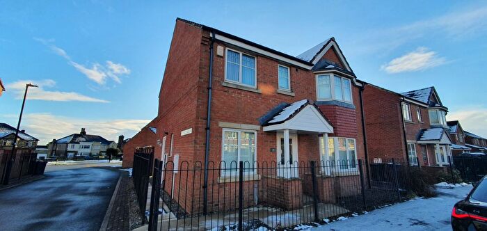 4 Bedroom Detached House To Rent In Reevy Road, Bradford, BD6