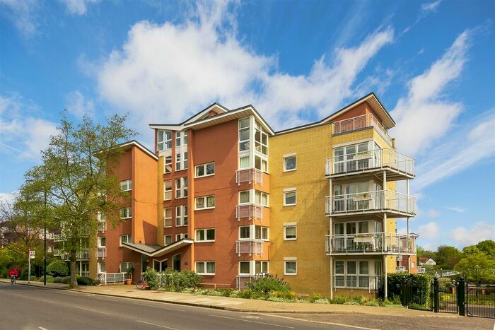 2 Bedroom Flat To Rent In Regatta House, Twickenham Road, Teddington, TW11