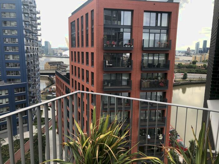 3 Bedroom Flat To Rent In London, E14