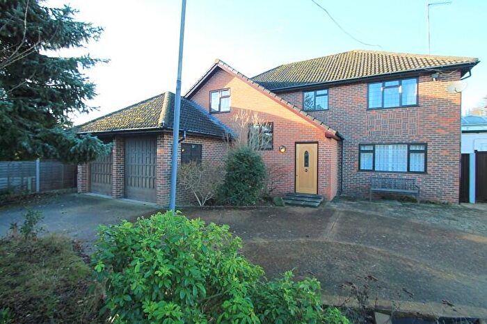 4 Bedroom House To Rent In Bedroom Detached House In Coulsdon, CR5