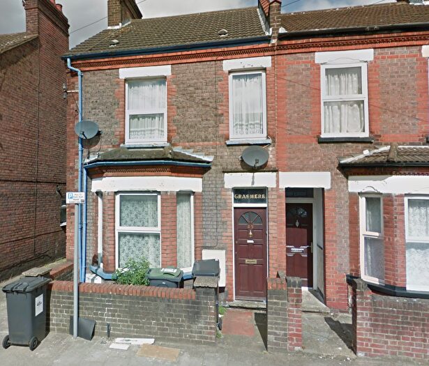 1 Bedroom Flat To Rent In Reginald Street, Luton, Bedfordshire, LU2