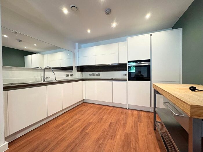 2 Bedroom Flat To Rent In Park View Mansions, Abercrombie Road, Stratford, E20