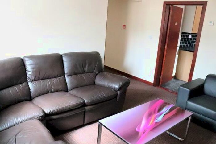 4 Bedroom Flat To Rent In Woodhouse Lane, Leeds, Woodhouse LS2