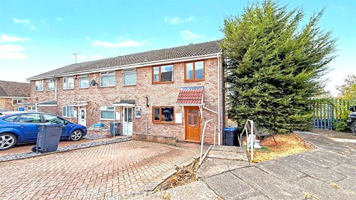 3 Bedroom End Of Terrace House For Sale In County Close, Stirchley, Birmingham, B30