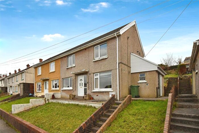 3 Bedroom Semi-Detached House For Sale In Coedmawr, Ponthenry, Llanelli, Carmarthenshire, SA15